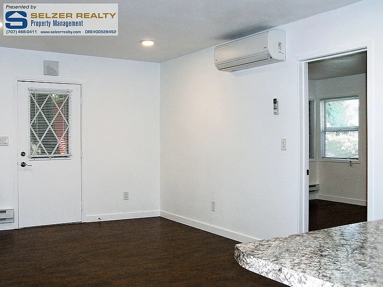 1420 Knob Hill Rd — Photo 3