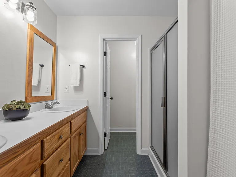 109 Oaklake Ct — Photo 27
