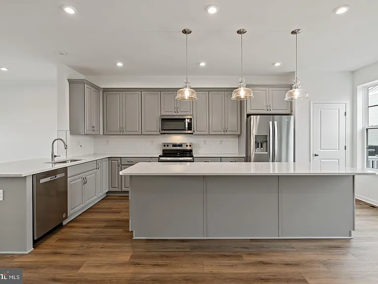 646 Hemsworth Ln — Photo 25
