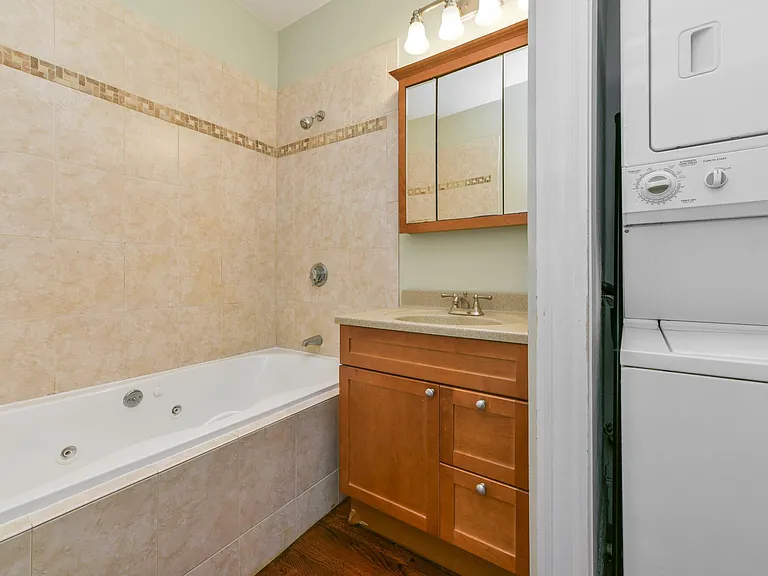 629 E 6th St #3 — Photo 12