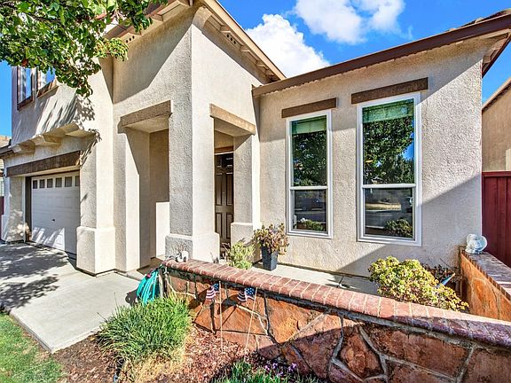 2nd image of 4743 Hummingbird Drive