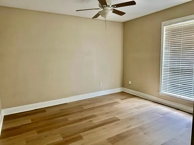 9825 Winchester Dr N — Photo 11