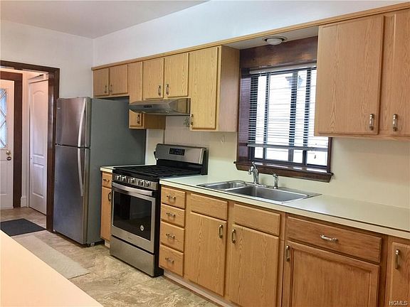 4th image of 35 Robertson Ave #1