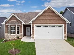 1607 Irish Woods Cir, Davenport, IA 52807