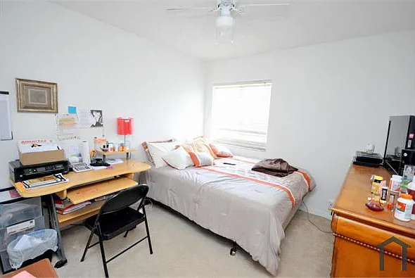 2212 White Pine Cir #B — Photo 11