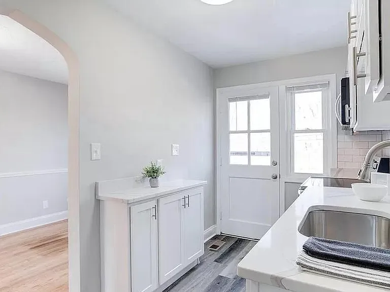 1046 Elm Rd — Photo 10