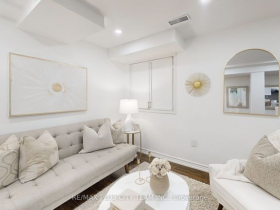 5th image of 1071 Summitview Cres #Basement
