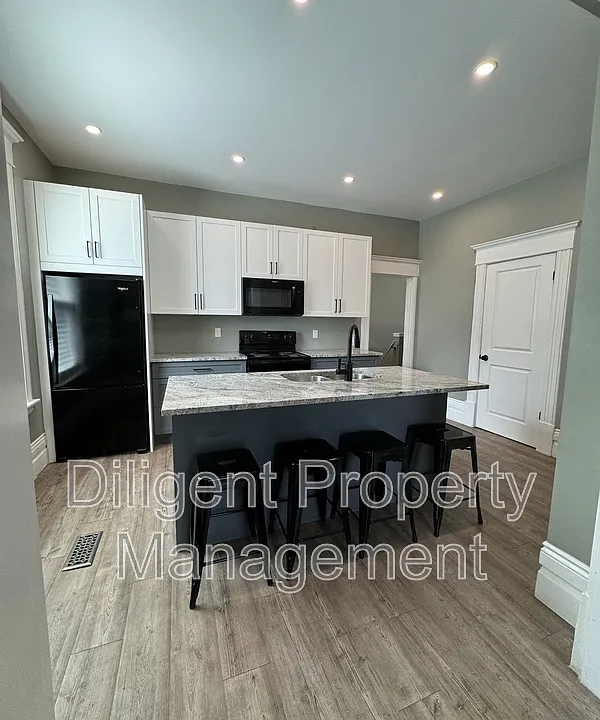 203 Rubidge St #201