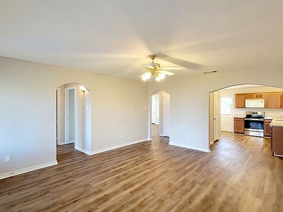 4th image of 3112 Travis St