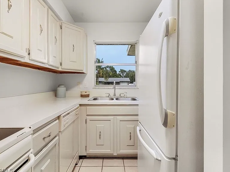 19144 Miami Blvd #19144 — Photo 6