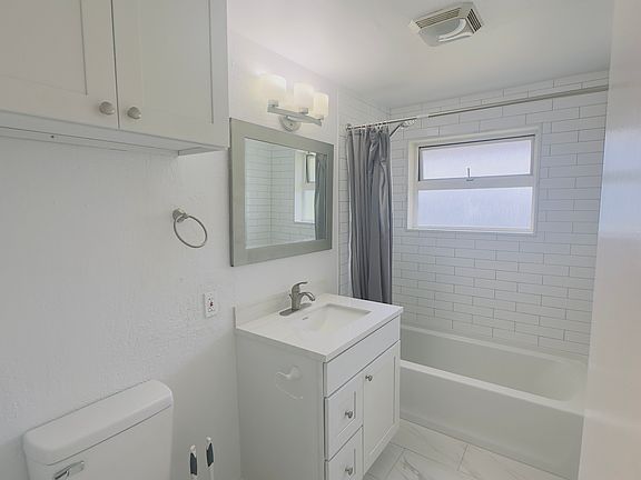 2nd image of 859 Pierce Ave NE