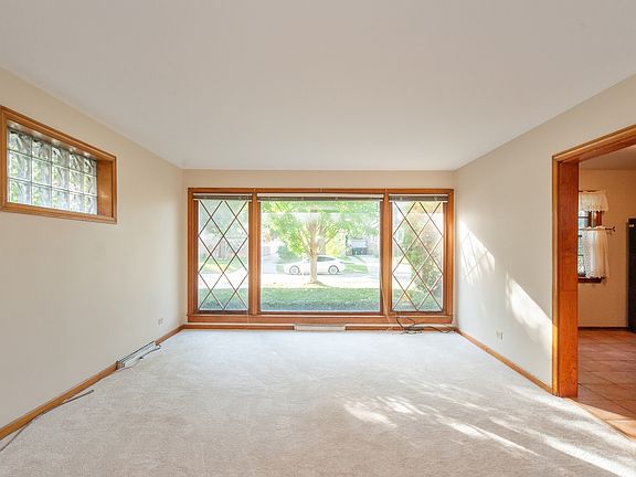 5th image of 221 Nordica Ave