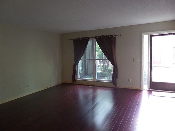 2nd image of 17 Shorewood Dr N