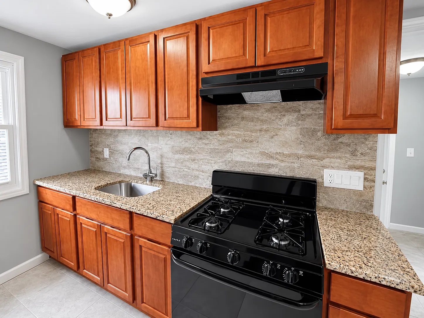 3 bed, 800 sqft, $2,100 — Photo 3