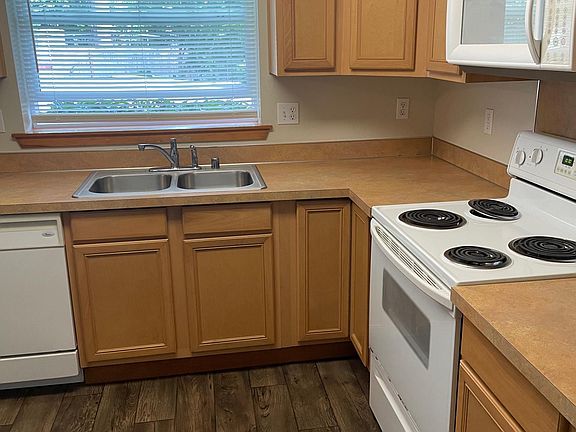 3rd image of 715 11th Ave SE #7