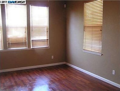 5th image of 202 Dutra Vernaci Dr