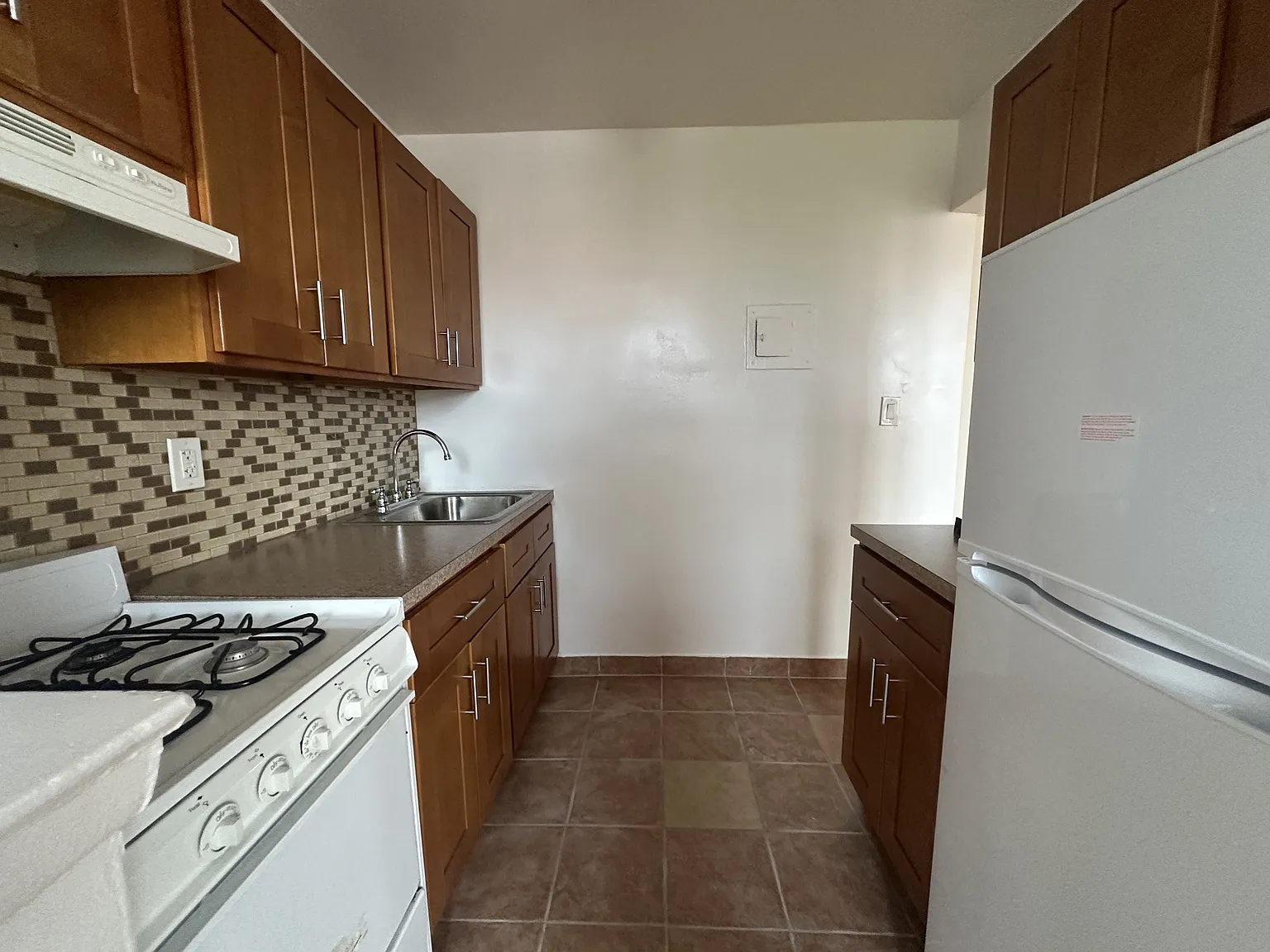 81-31 Baxter Avenue — Photo 3