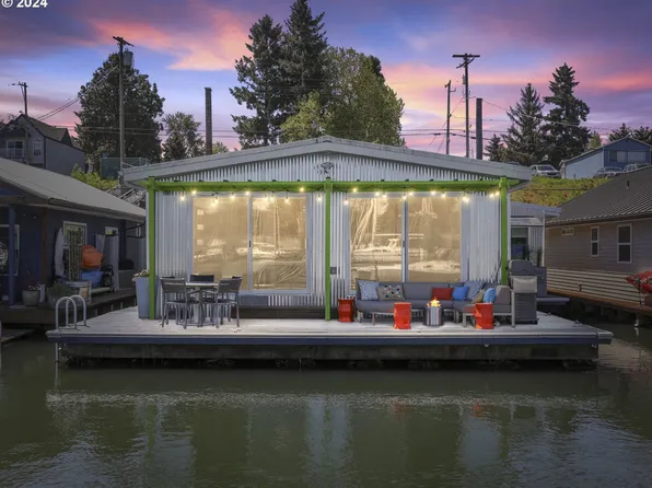173 NE Bridgeton Rd Slip 18, Portland, OR 97211