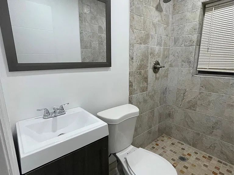 1135 NE 15th Ave — Photo 5