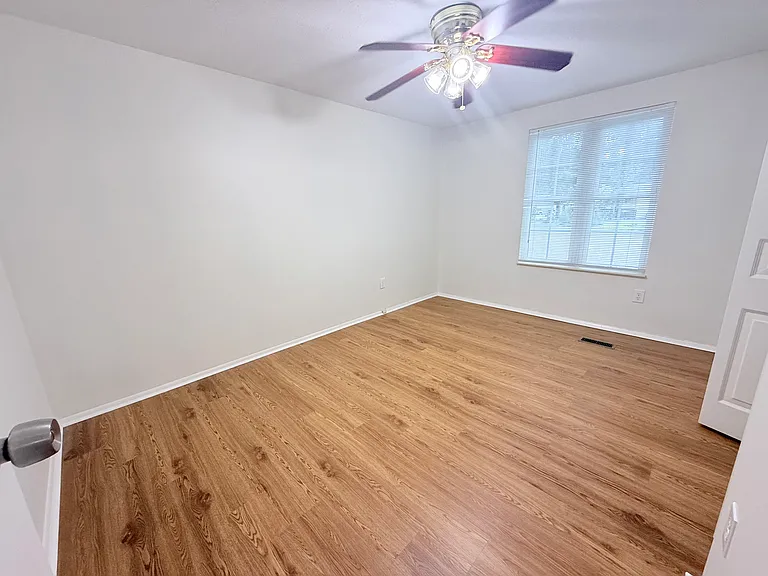 2nd bedroom w/ C-fan