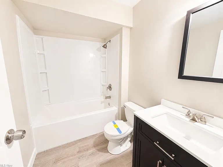 1185 Townsend Ave — Photo 10
