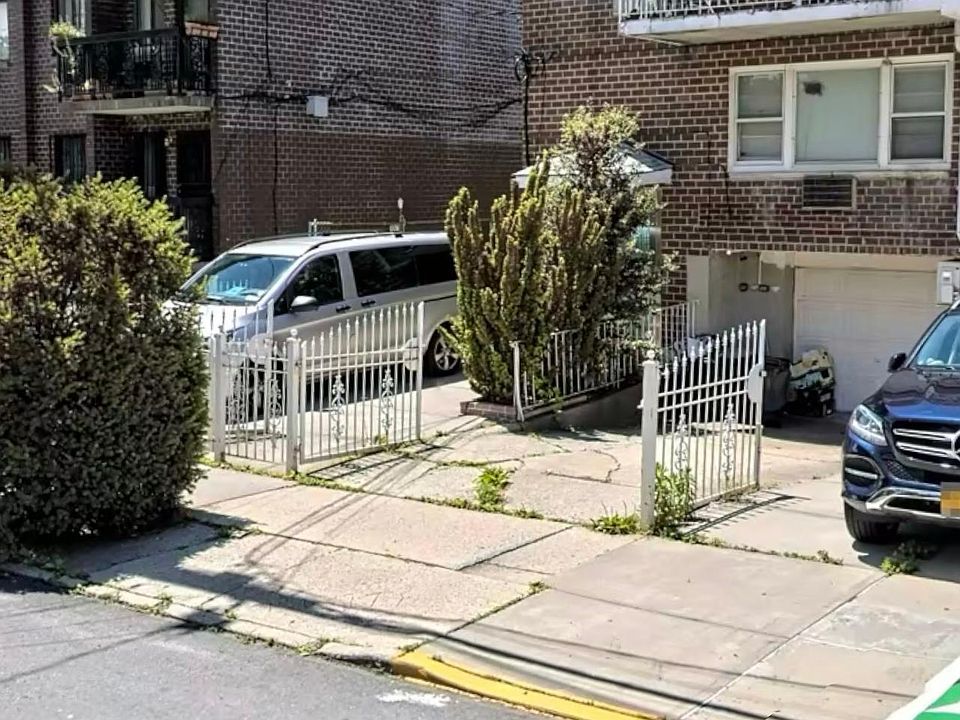 1st image of 4256 157th St Floor 1