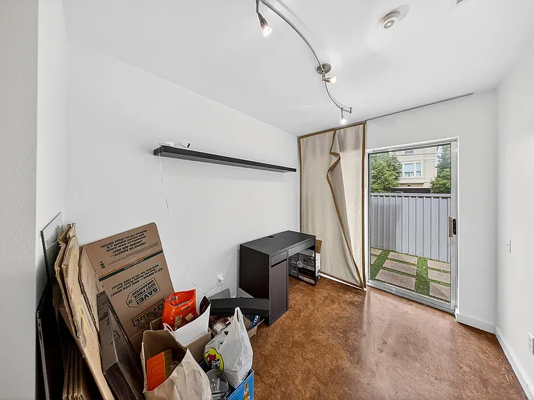 2809 Crawford St — Photo 14