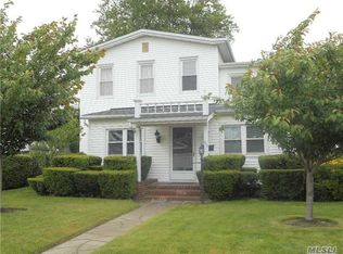95 Railroad Ave, Patchogue, NY 11772