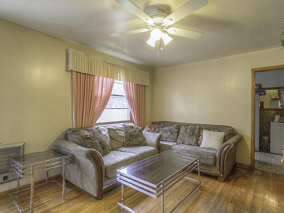 5th image of 82 Lyle Ln