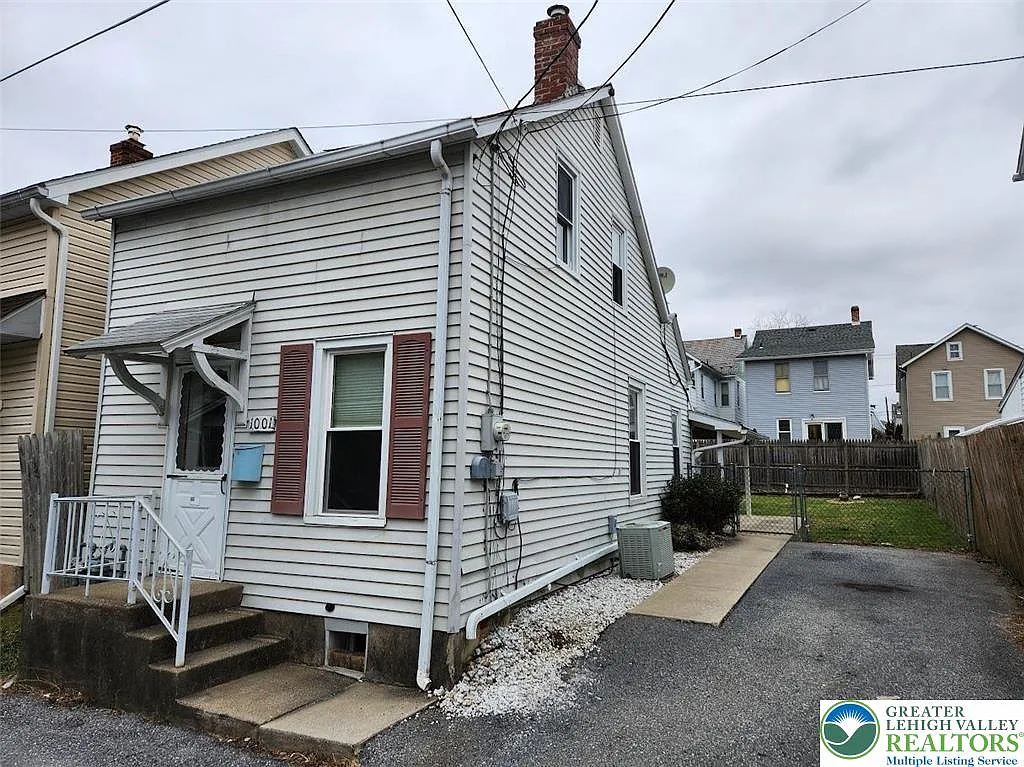 2 bed, 1.0 bath, 825 sqft, $1,450 — Photo 1