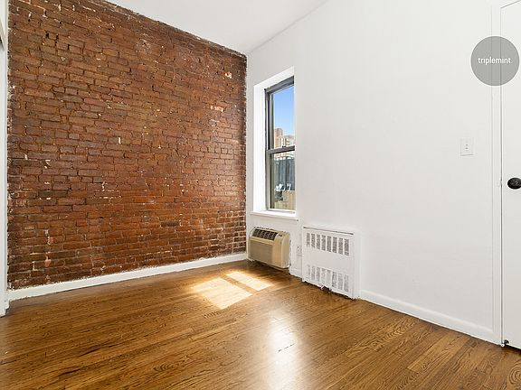 4th image of 128 E 83rd St #4B