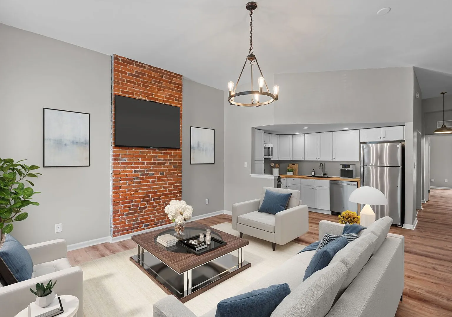 Fully Renovated 2BR in Historic Soulard | In-Unit Laundry | Off-Street Parking — Photo 4