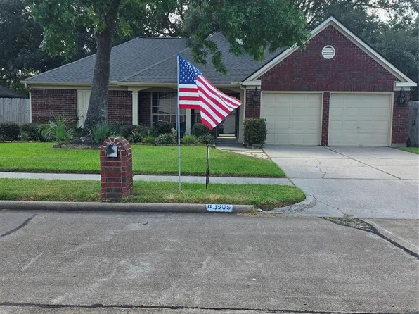 3909 Regency Dr, Deer Park, TX 77536