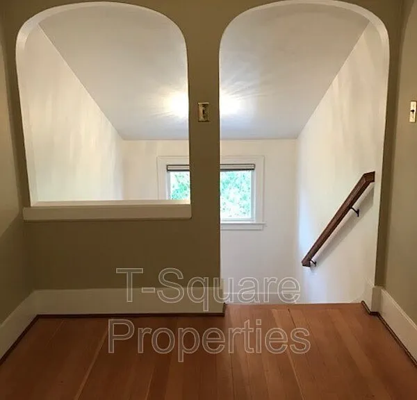 9056 Avondale Rd NE — Photo 16