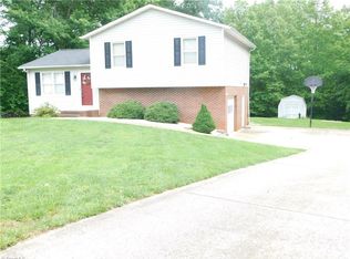 231 Oak Ridge Pl, Mount Airy, NC 27030