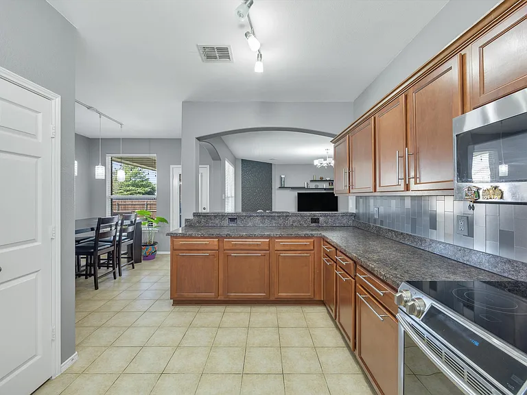200 Shadybrook Dr — Photo 17