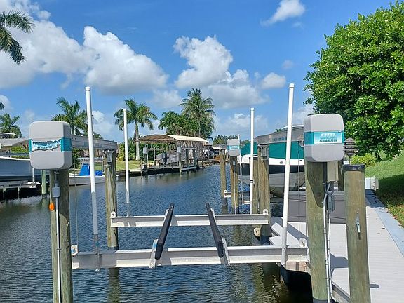 2nd image of 208 Cape Coral Pkwy E APT 107
