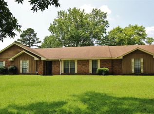 338 Ridgefield Dr, Wetumpka, AL 36093