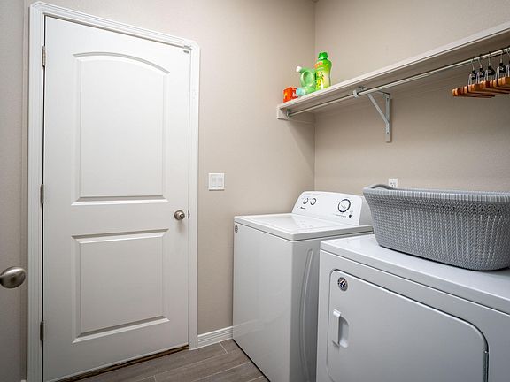 5th image of 3412 Gay Brewer Dr #B