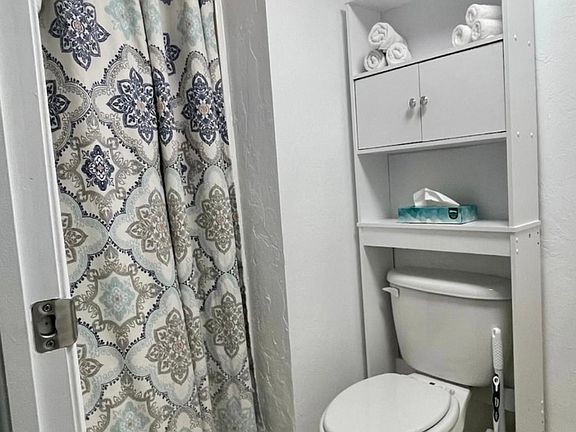 5th image of 717 Dartmoor St N #2