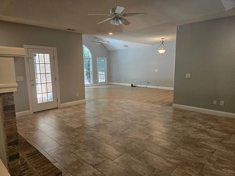 585 Cecily Dr — Photo 3