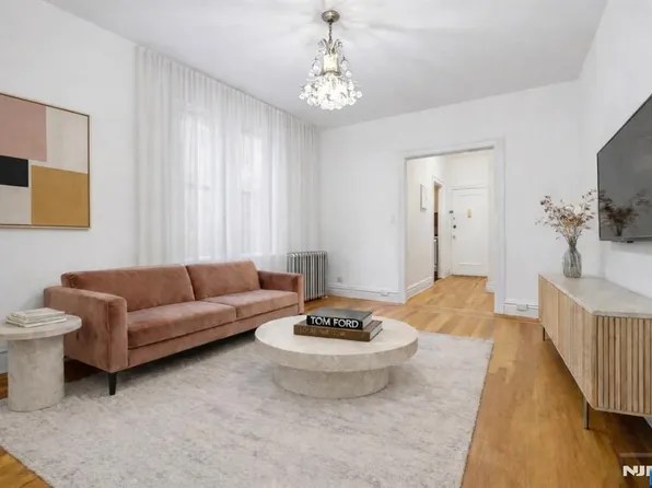 270 Harrison Ave APT 210, Jersey City, NJ 07304