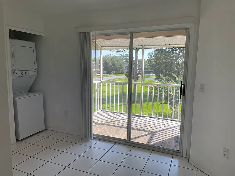 160 Reserve Cir #212 — Photo 4