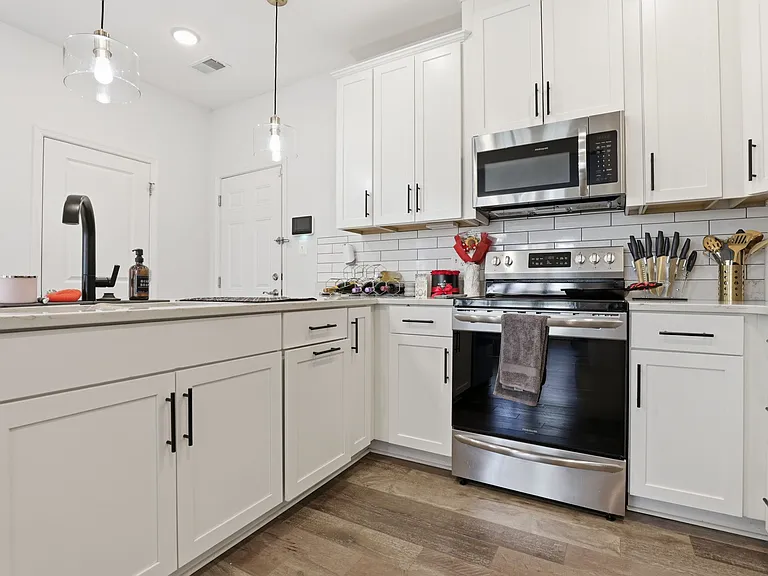 2739 Pinebrook Rd — Photo 9
