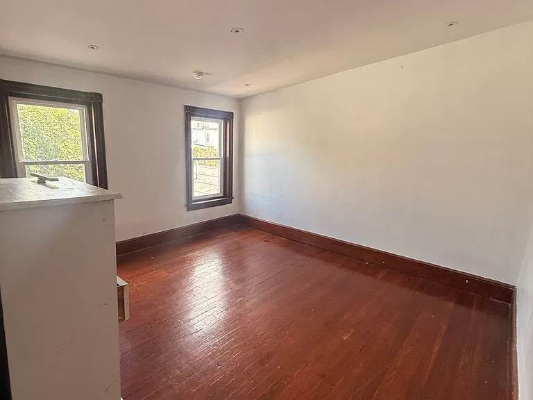 517 Windsor St #1 — Photo 17