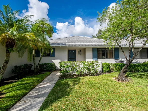 208 Club Drive, Palm Beach Gardens, FL 33418
