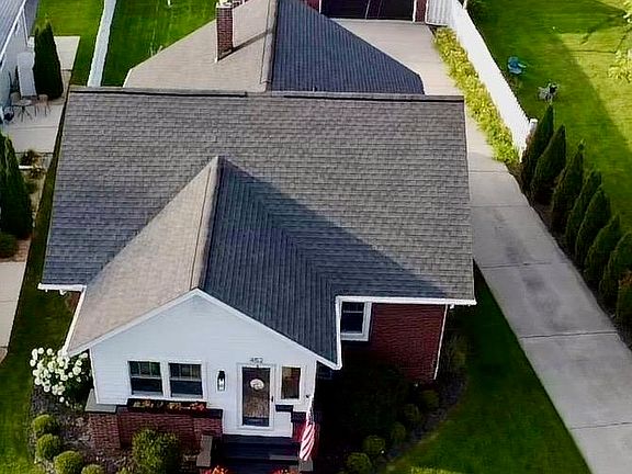 2nd image of 452 Maple St