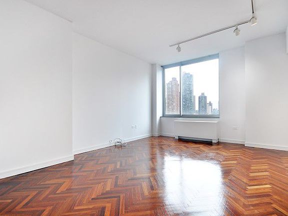 3rd image of 360 E 88th St APT 8D