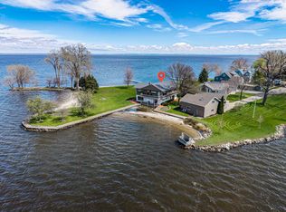 2384 Hickory Ln, Oshkosh, WI 54901