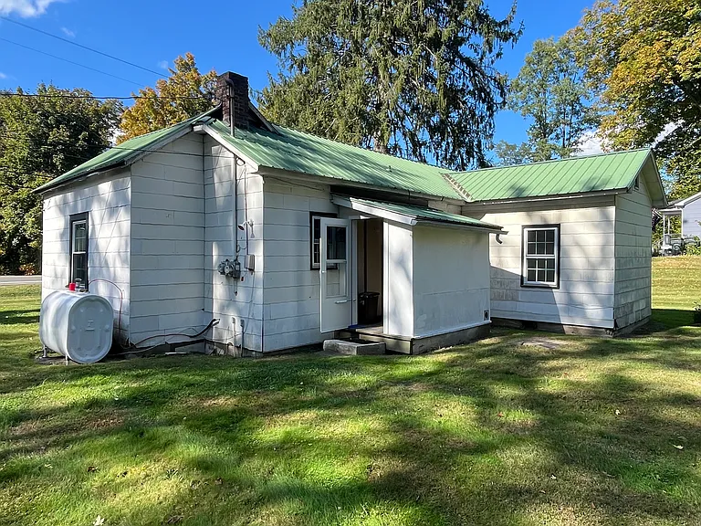 2112 State Route 32 — Photo 15